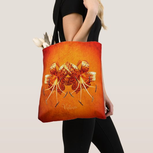 Double Tiger Lilies Tasche (Von Nahem)