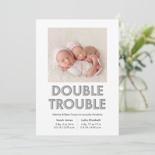 Double Trouble Gray Twins Baby Ankündigung (Stehend Vorderseite)