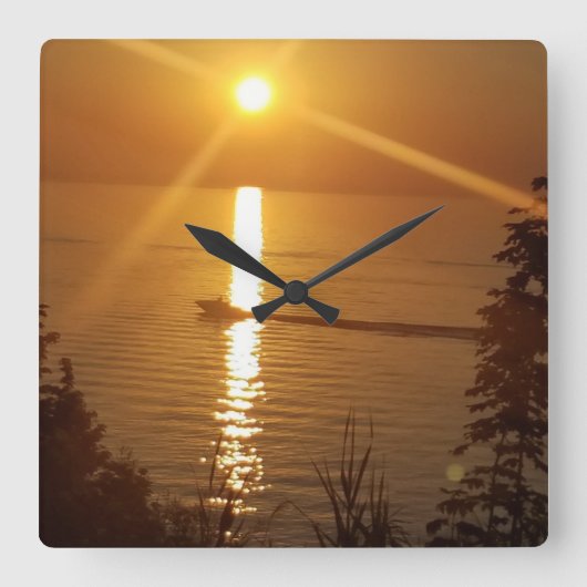 Doug-Boot Quadratische Wanduhr (Vorderseite)