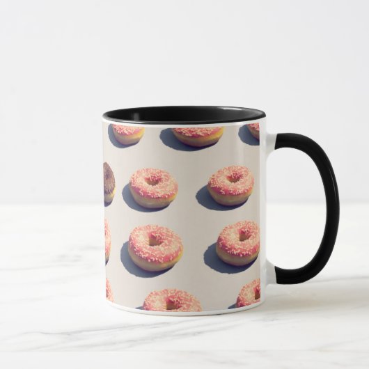 Doughnüsse in einer Gruppe Tasse (Rechts)