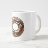 Doughnüsse mit Schokoladenvereisung Jumbo-Tasse (Vorderseite Rechts)