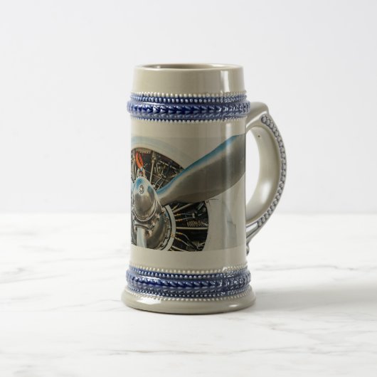 Douglas DC-3 Flugzeug. Propeller Bierglas (VorderseiteRechts)