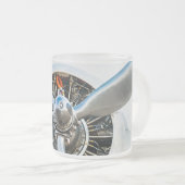 Douglas DC-3 Flugzeug. Propeller Mattglastasse (VorderseiteRechts)