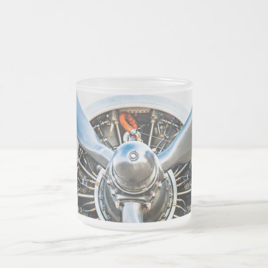 Douglas DC-3 Flugzeug. Propeller Mattglastasse (Mittel)