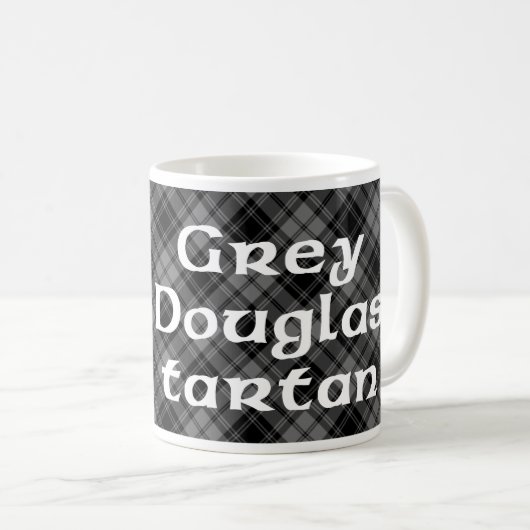 Douglas "FORWARD" Wappen auf Gray Douglas Tartan T Kaffeetasse (VorderseiteRechts)