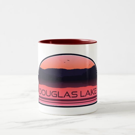 Douglas Lake Tennessee Red Sunrise Zweifarbige Tasse (Mittel)