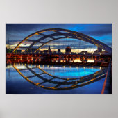 Douglass-Anthony Bridge in Dusk Poster (Vorne)