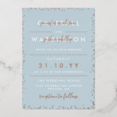 Dove Blue & Rose Gold Typografie Confetti Wedding Folieneinladung (Vorderseite)
