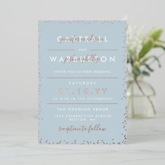 Dove Blue & Rose Gold Typografie Confetti Wedding Folieneinladung (Stehend vorne)