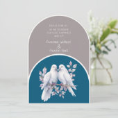 Doves and Rings Light Gray and Ocean Blue Arches Einladung (Stehend Vorderseite)