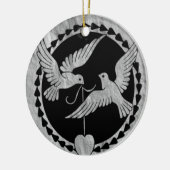 Doves auf gebürstetem Metall Keramikornament (Links)