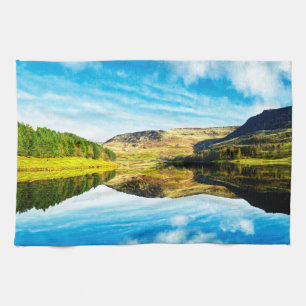 Dovestone Reservoir im Winter Geschirrtuch