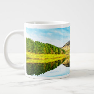 Dovestone Reservoir im Winter Jumbo-Tasse