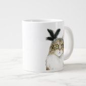 Downton Cat | Mit Federn verziert Jumbo-Tasse (Vorderseite Rechts)