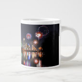 Downtown Austin Texas Night Skyline Fireworks Jumbo-Tasse (Rechts)