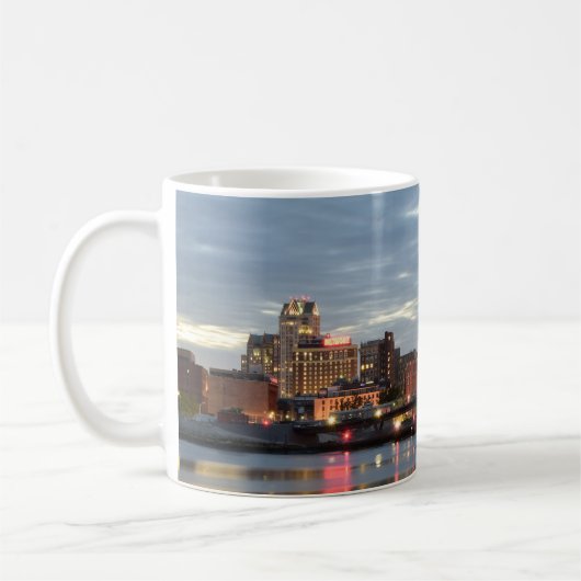 Downtown Providence Reflexionen Kaffeetasse (Links)