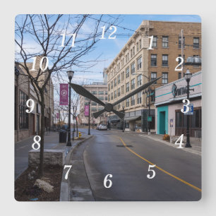 Downtown Springfield Wall Clock Quadratische Wanduhr