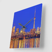 Downtown Toronto skyline at night Quadratische Wanduhr (Winkel)