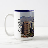 Downtown View von Phoenix, Arizona Zweifarbige Tasse (Links)