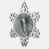 Downy Woodpecker in Snow - Original Foto Schneeflocken Zinn-Ornament (Rechts)