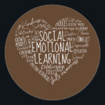 Dozentin für soziales emotionales Lernen Runder Aufkleber<br><div class="desc">Soziales emotionales Lernen Herzberater Lehrer Grünes Geschenk. Perfektes Geschenk für Ihren Vater,  Mama,  Papa,  Männer,  Frauen,  Freunde und Familienmitglieder am Erntedank Tag,  Weihnachten,  Muttertag,  Vatertag,  4. Juli,  1776 Unabhängiger Tag,  Veteranen Tag,  Halloween,  Patrick's Day</div>