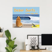 Dozer Surfs...eine Geschichte des echten Hundes Poster (Heimbüro)