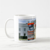 Dr. Joey Kaffeetasse (Links)