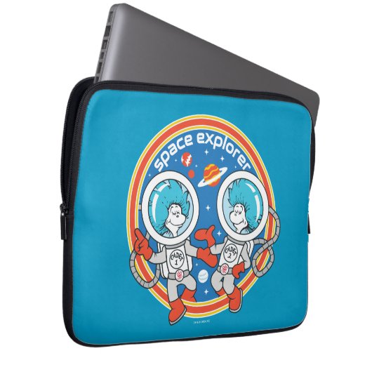 Dr. Seuss | Kaddet One Cadet Two Space Explorer Laptopschutzhülle (Vorne Rechts)