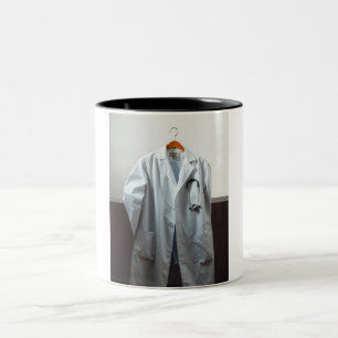 Dr. Stolz: Tasse von White Coat & Stethoscope