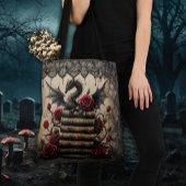 Drache auf Bücherstapel mit Rosen Tasche
