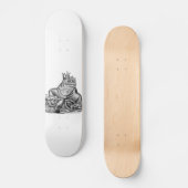 Drache auf dem Felsen Skateboard (Vorderseite)