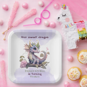 Drache der drei Jahre alten Girl Pappteller