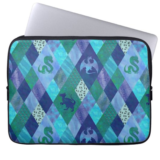 Drache für Wasserfarben-Patchwork in blauem und gr Laptopschutzhülle (Vorderseite)