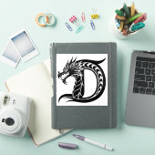 Drache gestalteter Buchstabe D, Drachenalphabet, M Aufkleber (iPad Hülle)