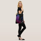 Drache in der Liebe Tasche (Am Model)