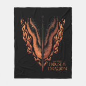 Drache in Flammen hinter dem Schwert Fleecedecke (Vorderseite)