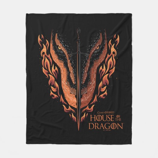 Drache in Flammen hinter dem Schwert Fleecedecke (Vorderseite)