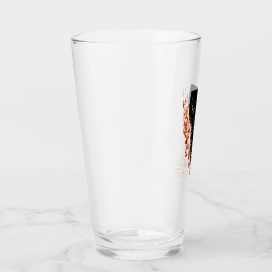 Drache in Flammen hinter dem Schwert Glas (Rechts)