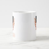 Drache in Flammen hinter dem Schwert Jumbo-Tasse (Vorderseite)