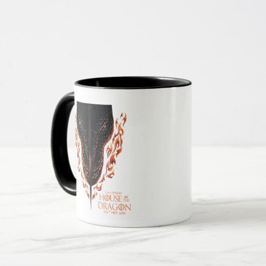 Drache in Flammen hinter dem Schwert Tasse (Vorderseite Links)