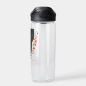 Drache in Flammen hinter dem Schwert Trinkflasche (Rückseite)