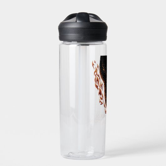 Drache in Flammen hinter dem Schwert Trinkflasche (Vorderseite)