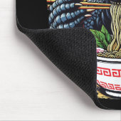 Drache isst Ramen  Mousepad (Ecke)