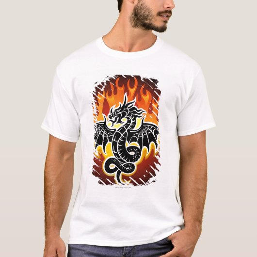 Drache mit Flammen im Hintergrund T-Shirt (Vorderseite)