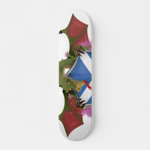 Drache umschlingt schottischen Schild Skateboard