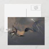 Drachen kämpfen in Sturmwolken Postkarte (Vorne/Hinten)