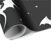 Drachen und Sterne auf schwarzem Hintergrund Geschenkpapier (Rolleneckpunkt)