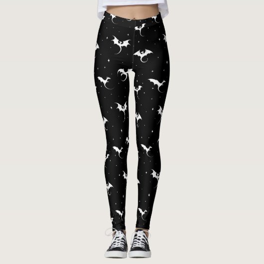 Drachen und Sterne auf schwarzem Hintergrund Leggings (Vorderseite)