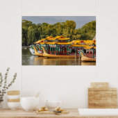 Drachenboote für Touristen | Kunming Lake Poster (Küche)