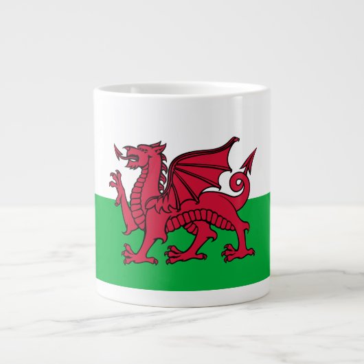 Drachenflagge Wales, keltisch-walisische Nationalf Jumbo-Tasse (Vorderseite)